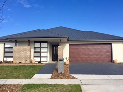 33 Brushgrove Circuit, Calderwood
