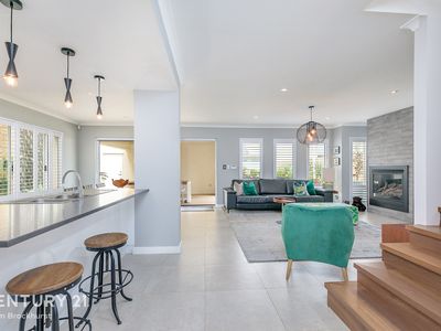 25 Pantheon Avenue, North Coogee