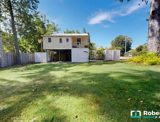 Renovated queenslander in the heart of Boreen Point. image 1
