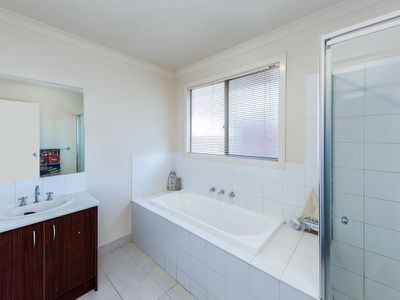 5 / 2-4 Rutman Close, Werribee