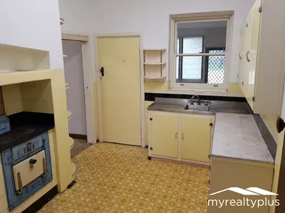 128 Robert Street, Como