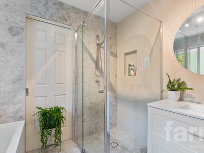 18 / 27 Rain Tree Glen, Coombabah