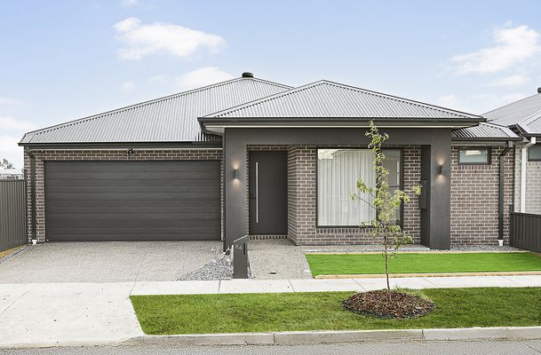 84 Burrawang Loop, Mickleham