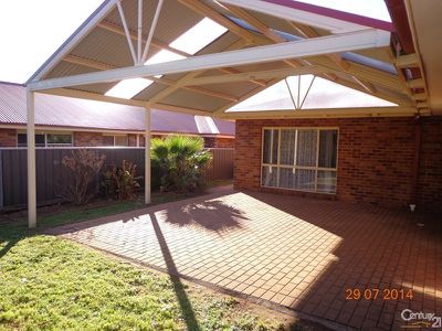 8 Twickenham Drive, Dubbo