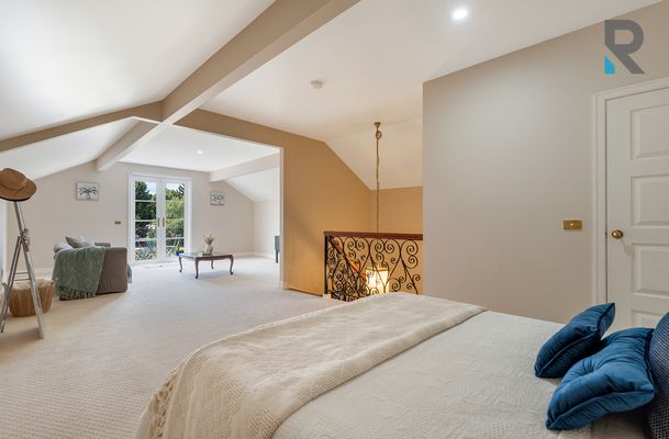 8 Pine Grove, Mickleham