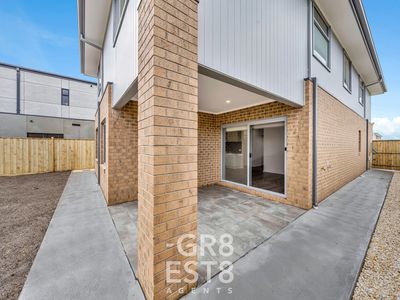 34 Kallista Circuit, Officer