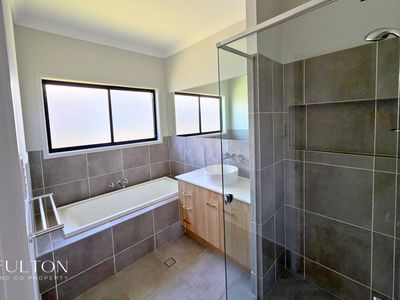 35 Wood Crescent, Baringa