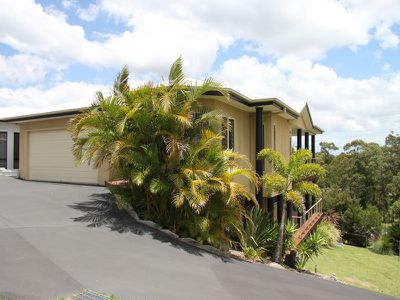 4 / 3 Coastal View Drive, Tallwoods Village