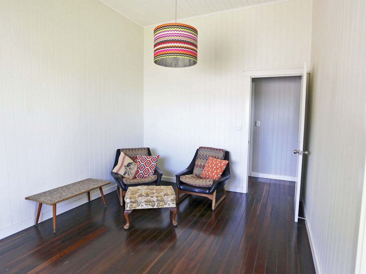 9 Downing Street, Malanda