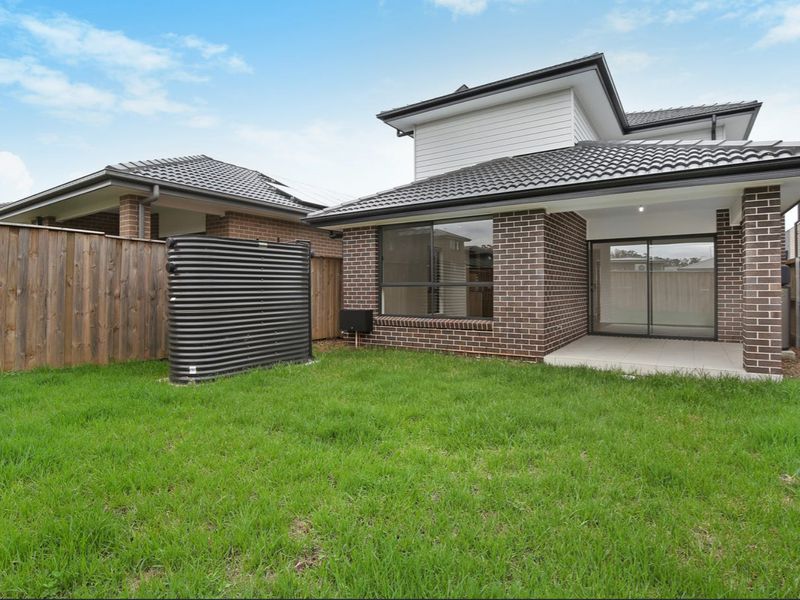 33 Parade Road, Leppington