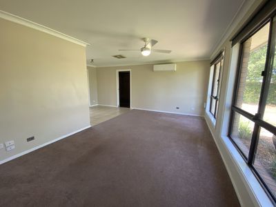 27 Chifley Drive, Dubbo