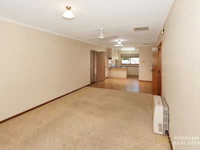 2 / 5 George Street, Horsham