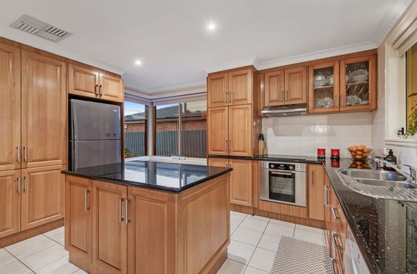 20 Rylandes Drive, Gladstone Park