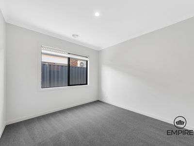 65 Shearjoy Loop, Clyde North