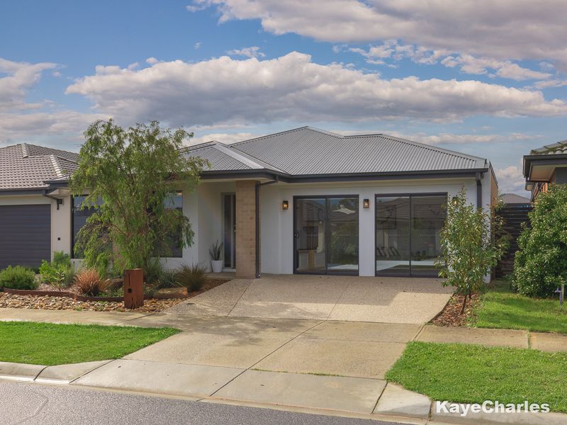 5 Golden Banksia Drive, Officer