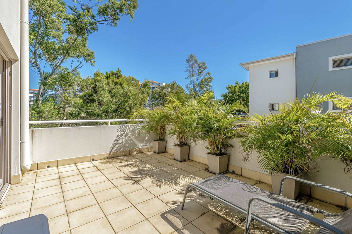 15 / 1 Riverwalk Avenue, Robina