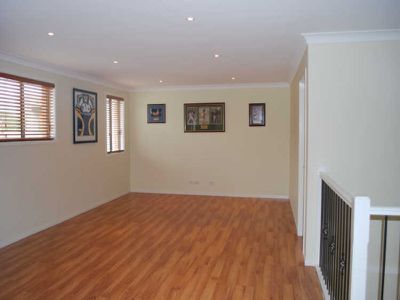 8 Norman Clark Crescent, Horsley