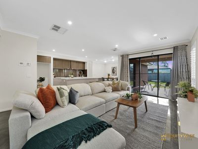 7 Honeycomb Avenue, Manor Lakes