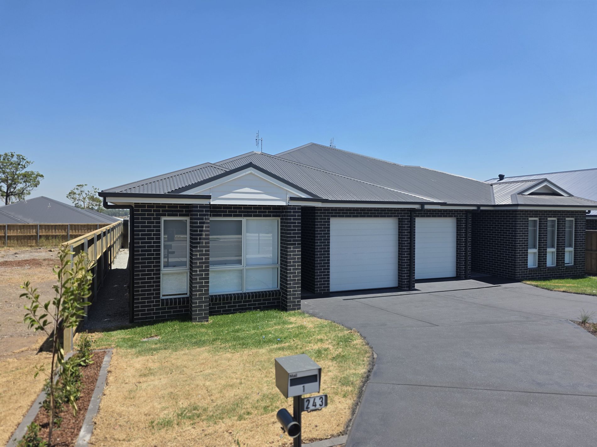 1/243 Settlers Boulevard, Chisholm