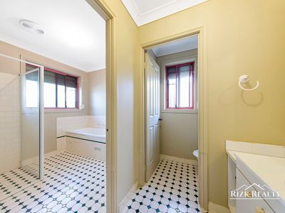 4A Barnet Place, Doonside