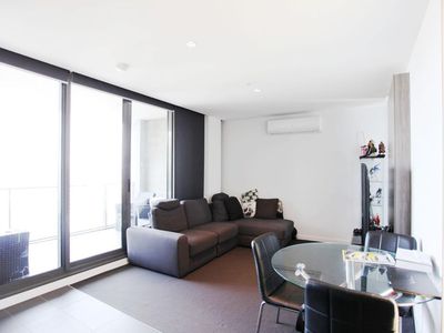 4410 / 220 Spencer Street, Melbourne