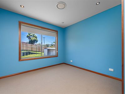 8 Weymouth Road, Lake Tabourie