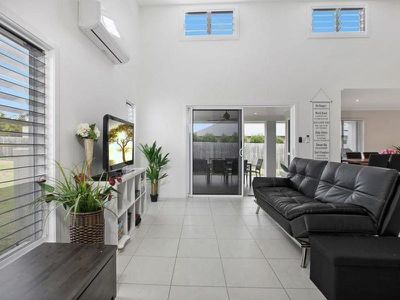 1 / 34 Hughes Road, Urangan