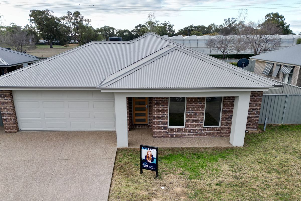 Howlong at it's best, close to the Golf Club