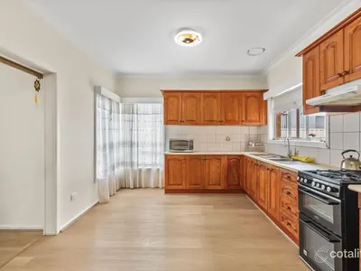 93 Broadhurst Avenue, Reservoir