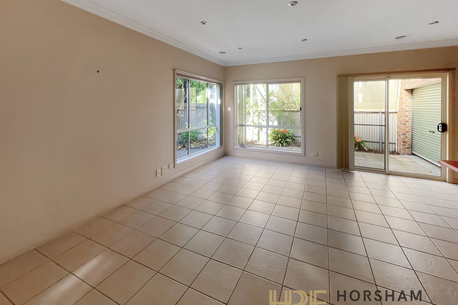 1 / 8 Dougherty Street, Horsham