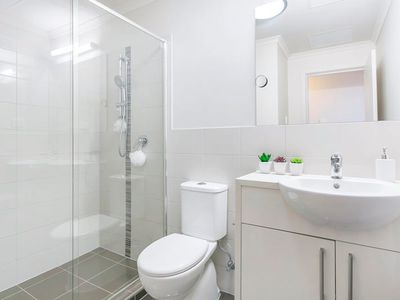 1 / 16 Mann Drive, Brompton