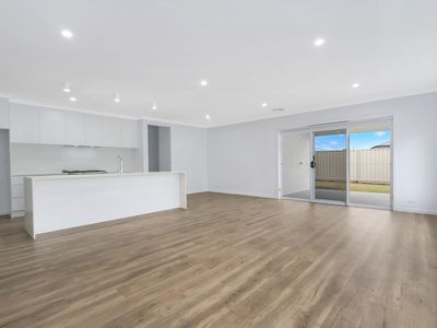 13 AXFORD BOULEVARD, Wodonga