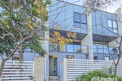 10 TEA TREE LANE, Burwood