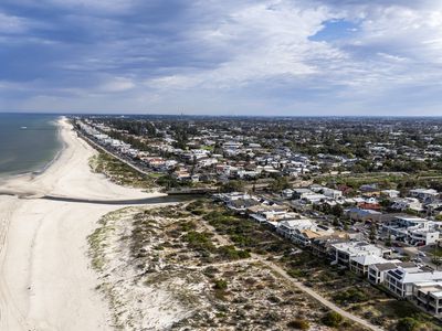 2 / 5 Clegowie Street, West Beach