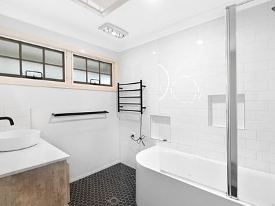 7 Dame Patti Ave, Mermaid Waters