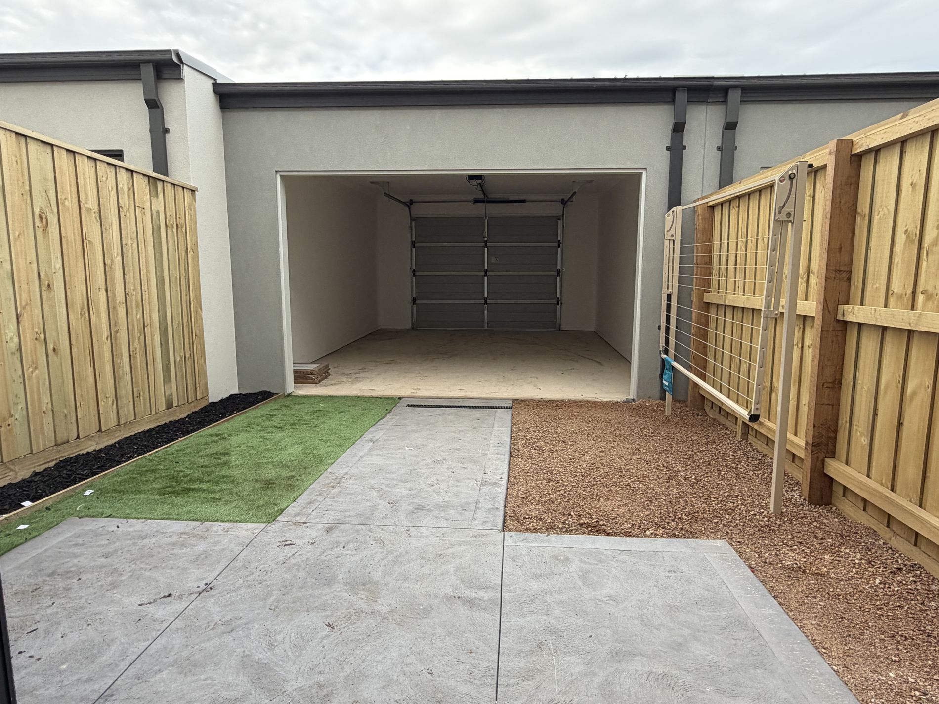 52 Timetable Street, Mambourin