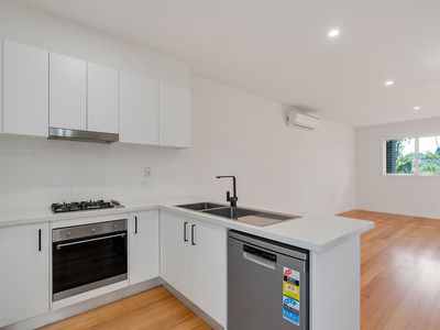 2 / 2 Donald Avenue, Essendon