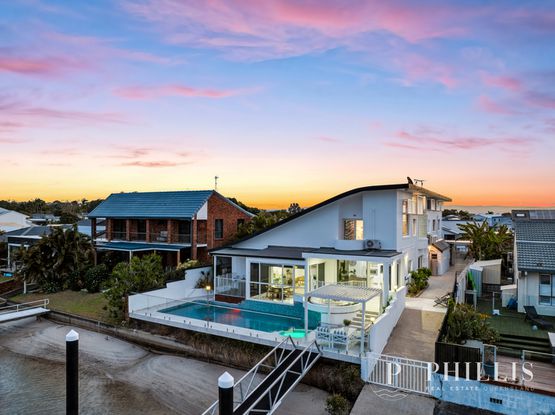 11 Seaspray Street, Paradise Point