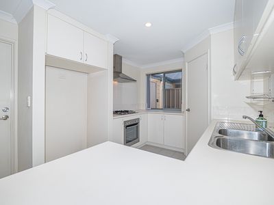 24 Figbird Way, Southern River