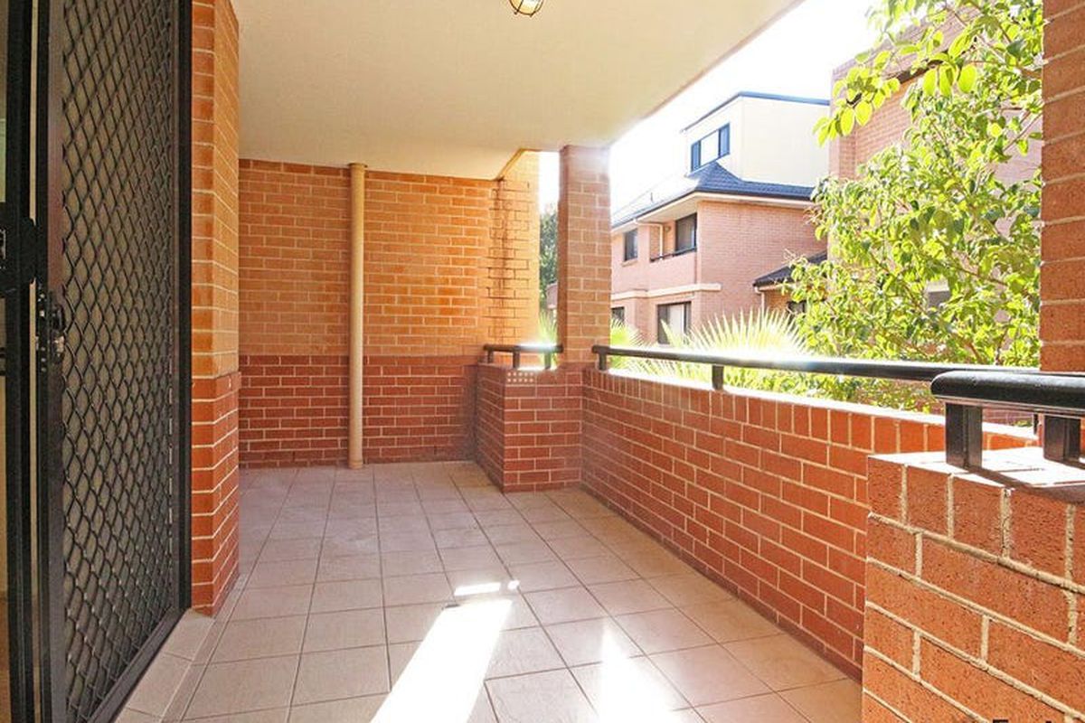 8 / 50 Henley Road, Homebush West