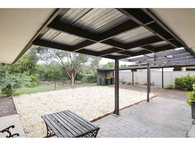 4 Oak Court, Horsham