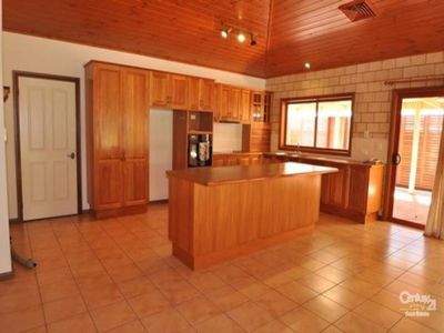 2 Barracks Close, Dubbo