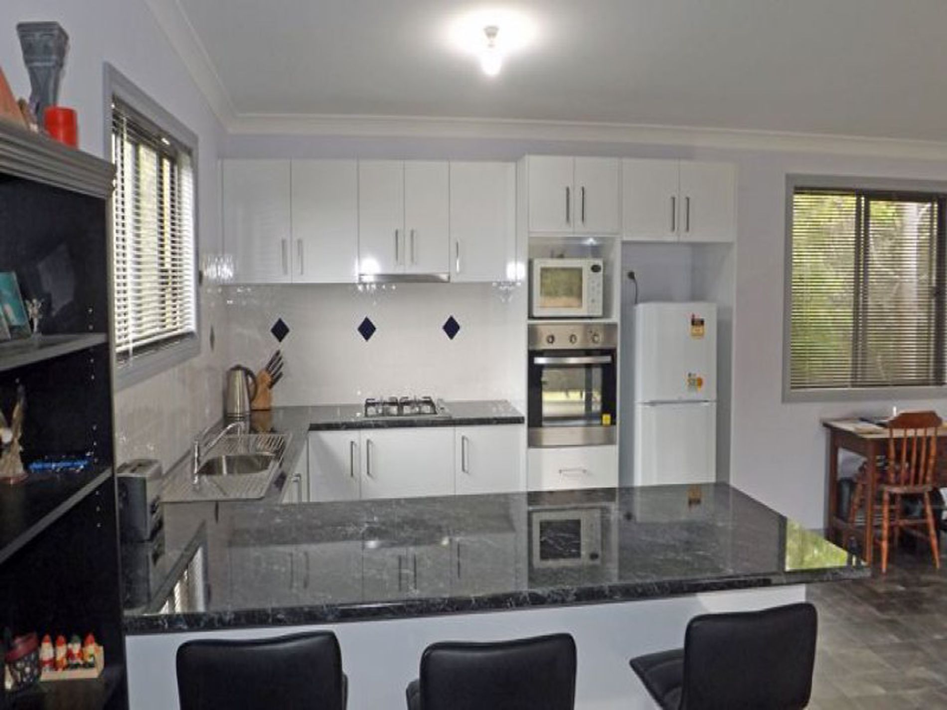 2 Princes Highway, Lake Tabourie