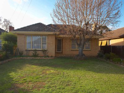 15 Queens Court, Werribee