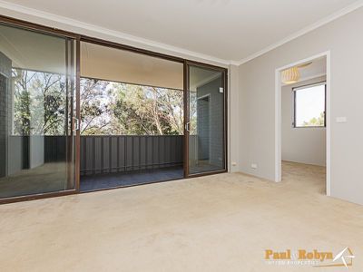 8 / 5 Hyndes Crescent, Holder