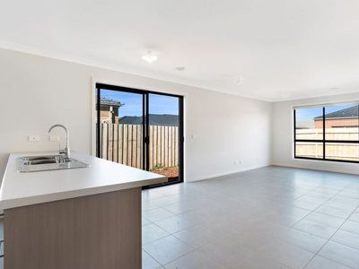 9 Cotton Field Way, Brookfield