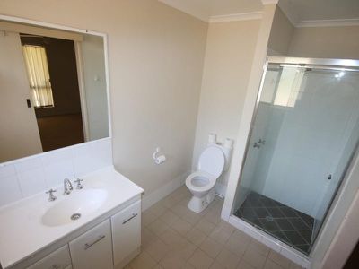 11 Shore Road East, Urangan