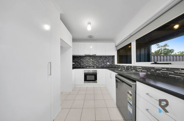1 / 17 Shandeen Court, Meadow Heights