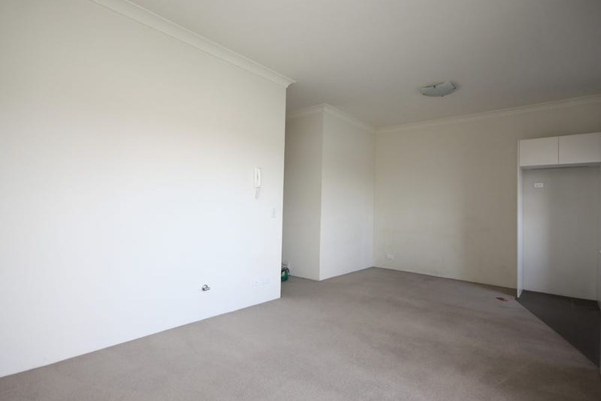 31 / 37-43 Eastbourne Road, Homebush West