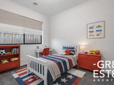 17 Chesney Rise, Officer